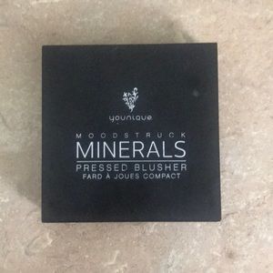 Younique moodstruck minerals pressed blush compact